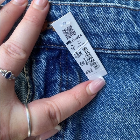 Madewell The Perfect Short Curvy | Size: 26Wide - Picture 6 of 8